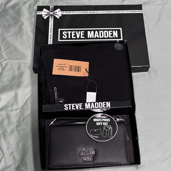Steve Madden Handbags - Steve Madden Black Gift Set